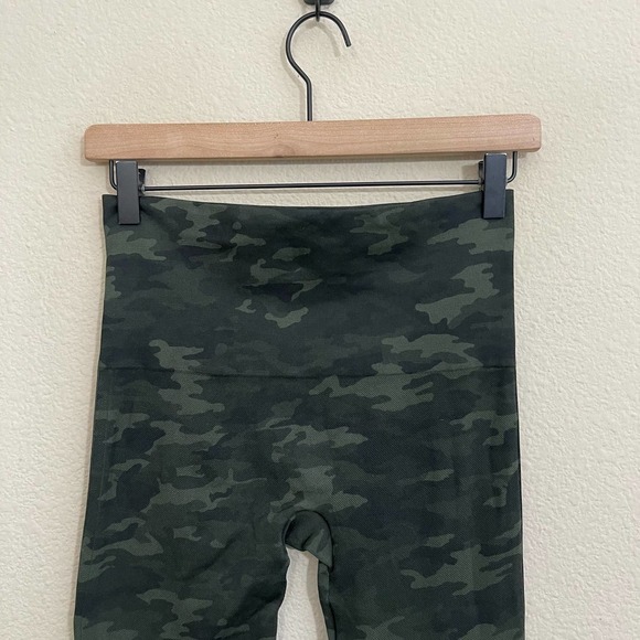 Spanx Look At Me Now Seamless High Waist Pull-On Leggings Green Camo Medium - Picture 12 of 13
